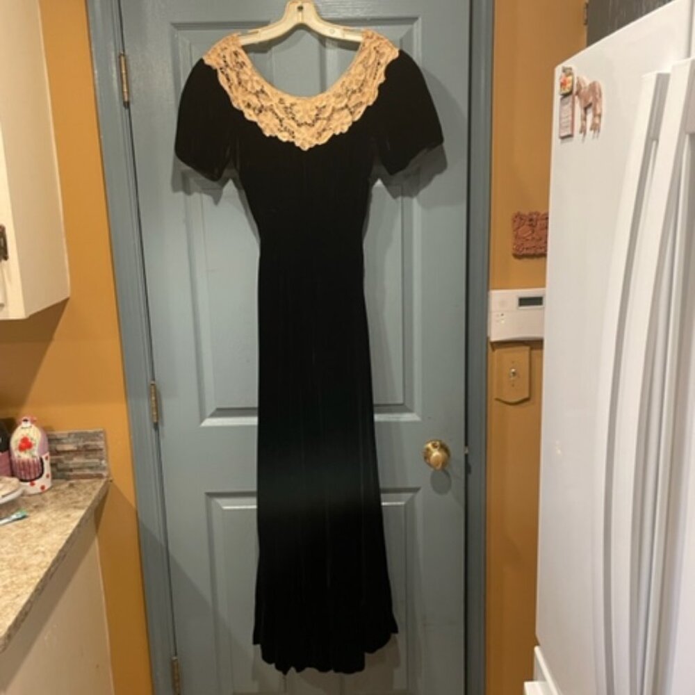 Circa1930s exquisite black velvet dress with tan lace, S, excellent condition